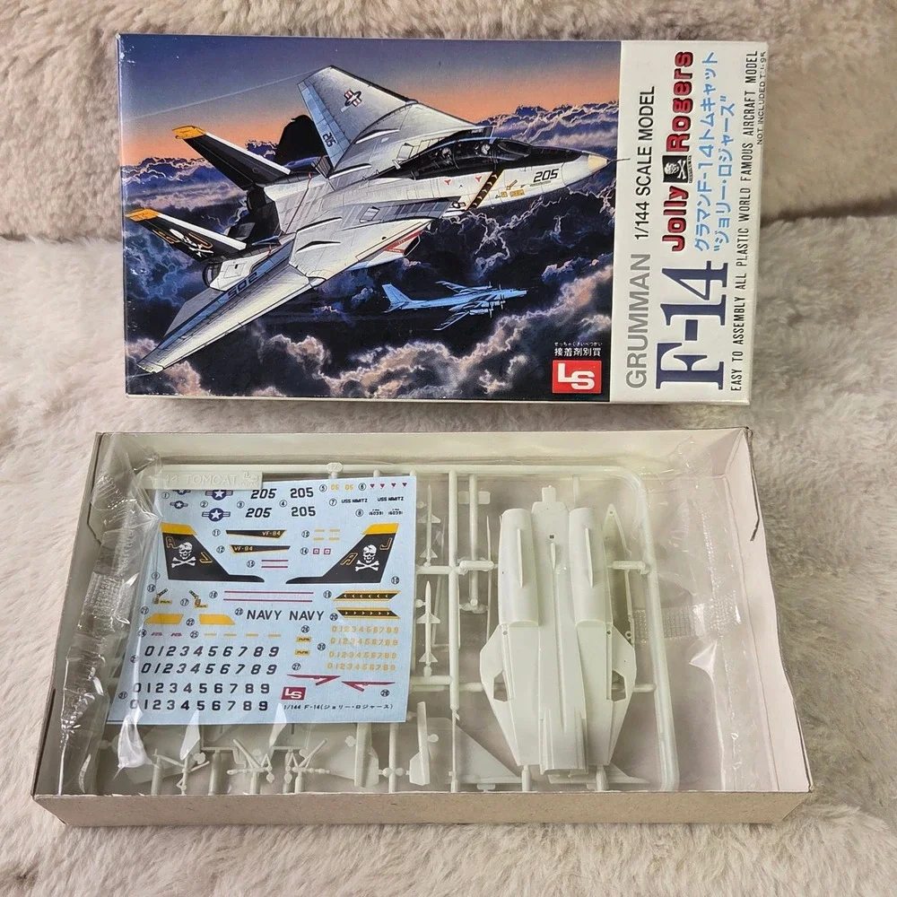 LS 1:144 Scale Grumman‎ F14 Tomcat Jolly Rogers Plastic Model Kit Sealed Parts